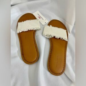 Vineyard Vines NWT Raw Edge Marshmallow or Creamy White Leather Sole Slides 9